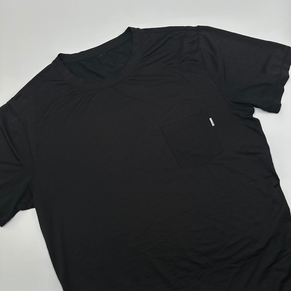 Vuori Tradewind Performance Tee Mens Large Black Pocket Running Workout Shirt